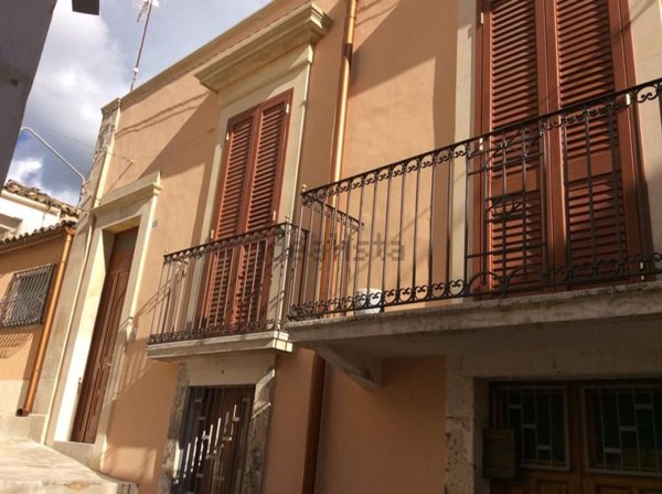casa indipendente in vendita a Noto