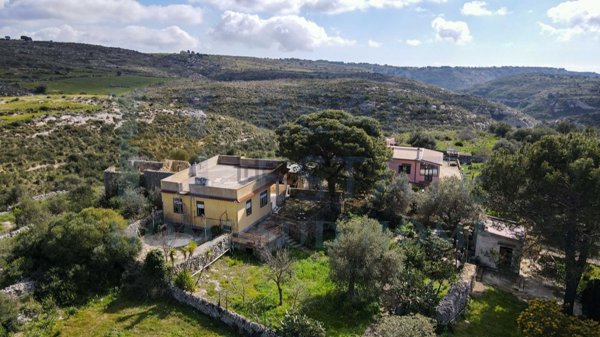 casa indipendente in vendita a Noto