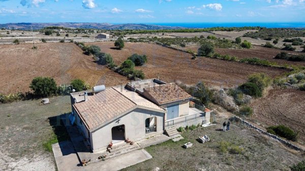 casa indipendente in vendita a Noto
