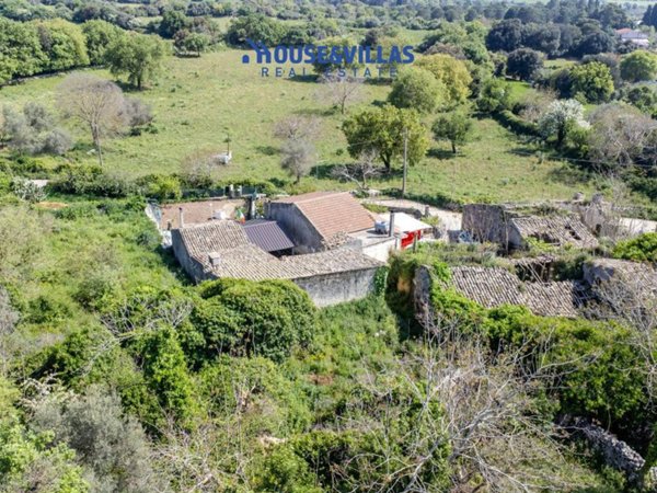 casa indipendente in vendita a Noto in zona Rigolizia
