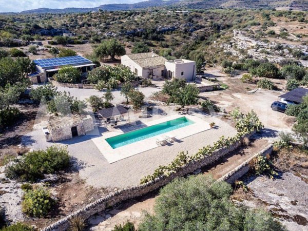 casa indipendente in vendita a Noto