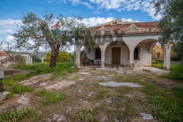 casa indipendente in vendita a Noto in zona Calabernardo