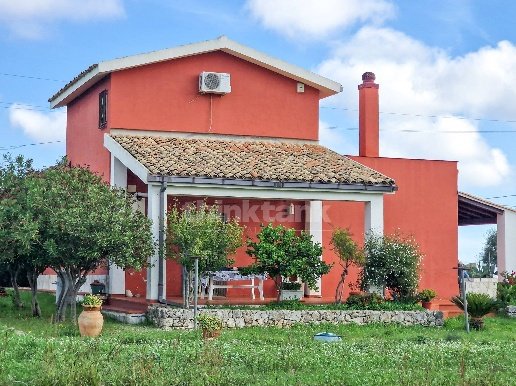 casa indipendente in vendita a Noto
