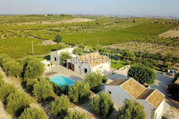 casa indipendente in vendita a Noto