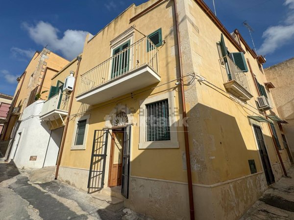 casa indipendente in vendita a Noto