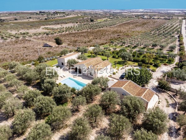 casa indipendente in vendita a Noto