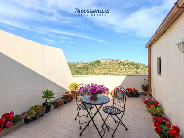 casa indipendente in vendita a Noto