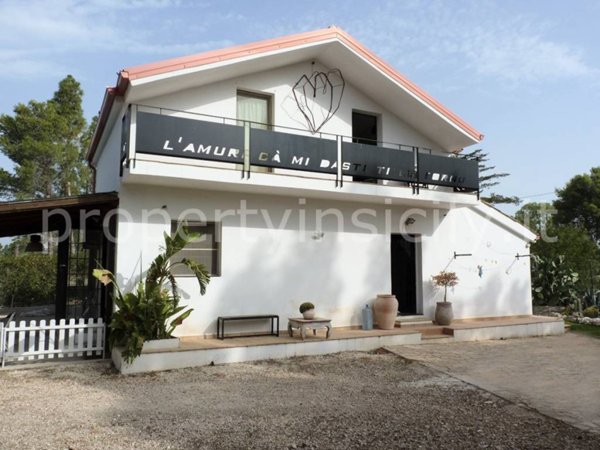 casa indipendente in vendita a Noto in zona Vendicari