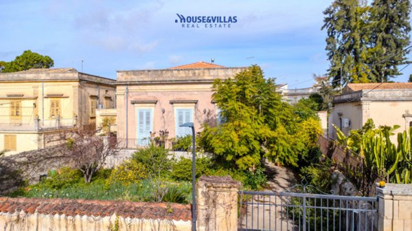 casa indipendente in vendita a Noto in zona San Corrado di Fuori