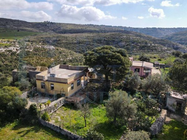 casa indipendente in vendita a Noto