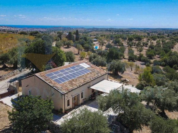 casa indipendente in vendita a Noto