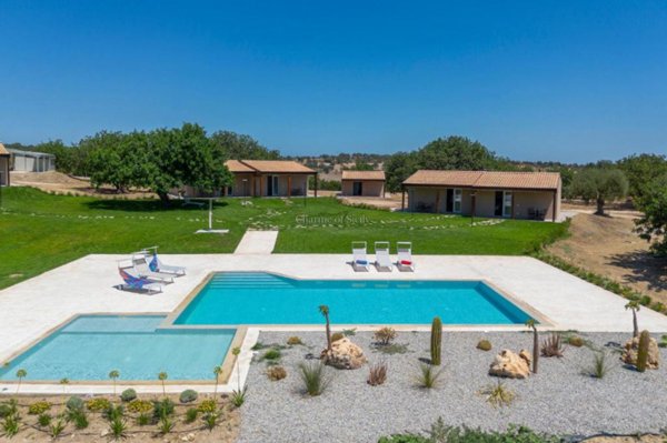 casa indipendente in vendita a Noto