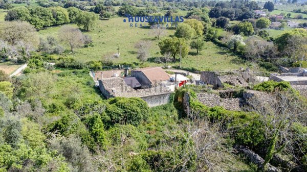 casa indipendente in vendita a Noto in zona Rigolizia