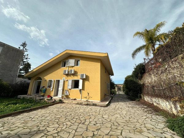 casa indipendente in vendita a Noto
