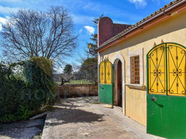 casa indipendente in vendita a Noto