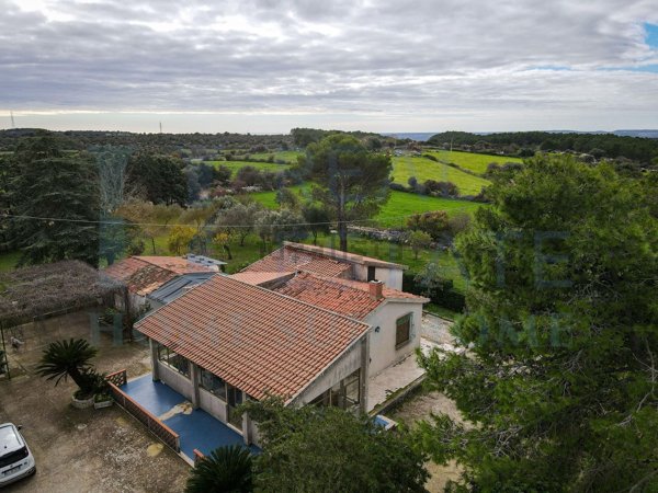 casa indipendente in vendita a Noto