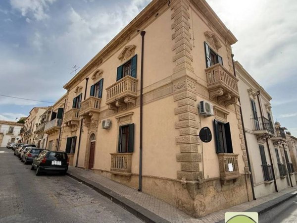 casa indipendente in vendita a Noto