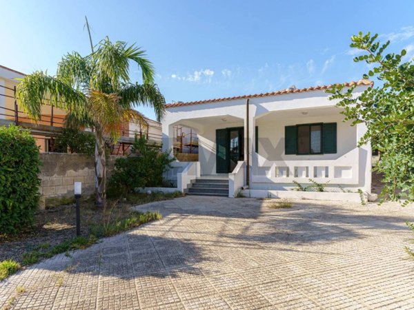 casa indipendente in vendita a Noto