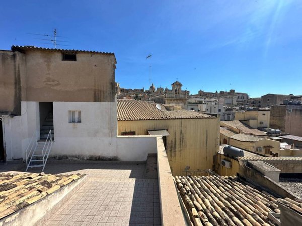 casa indipendente in vendita a Noto