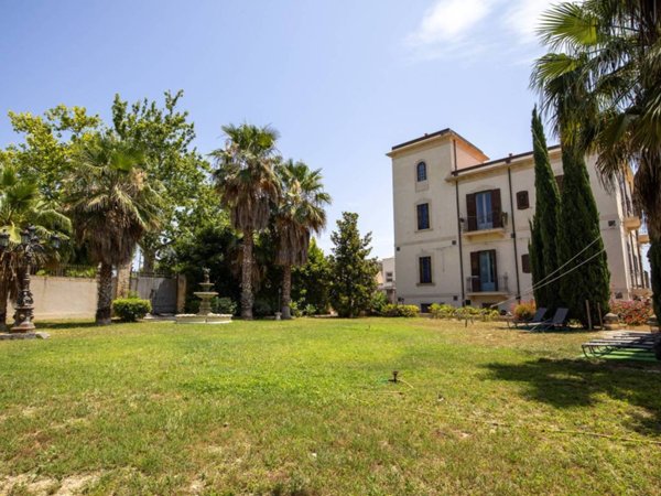 casa indipendente in vendita a Noto