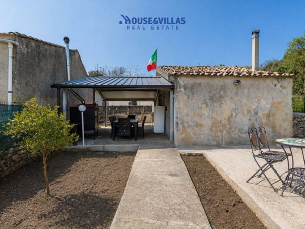 casa indipendente in vendita a Noto in zona Rigolizia