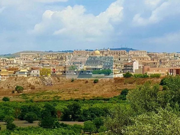 locale commerciale in vendita a Noto in zona Madonna Marina