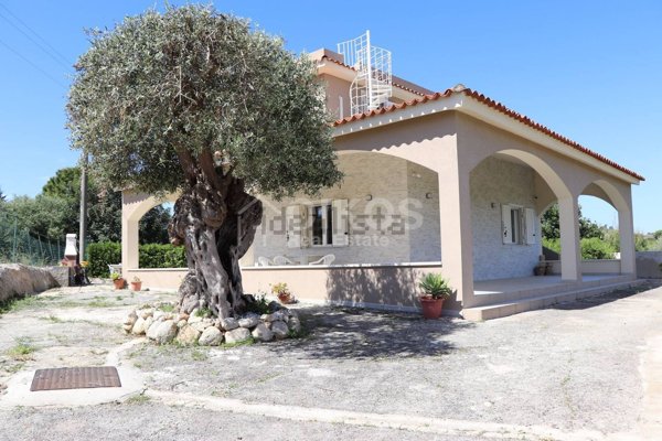 casa indipendente in vendita a Noto in zona Falconara