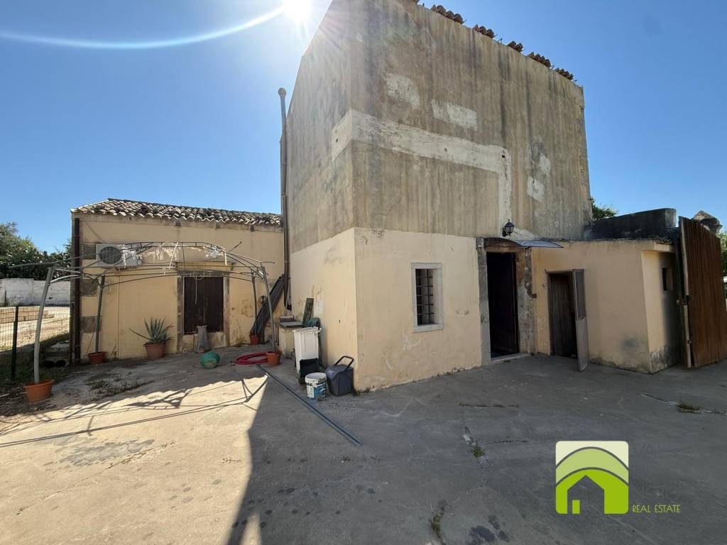 casa indipendente in vendita a Noto in zona Madonna Marina