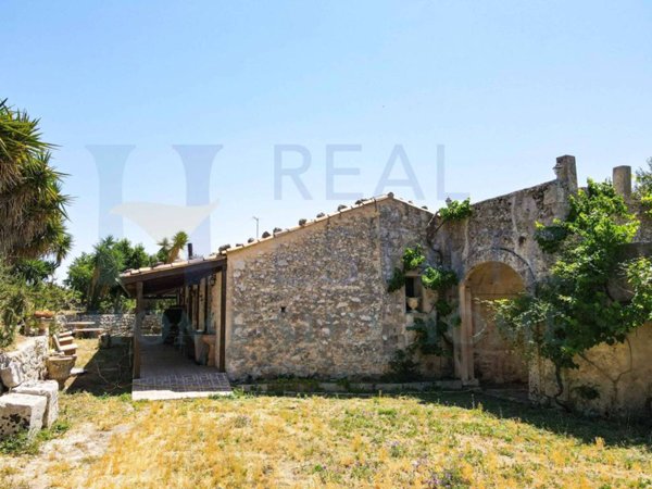 casa indipendente in vendita a Noto