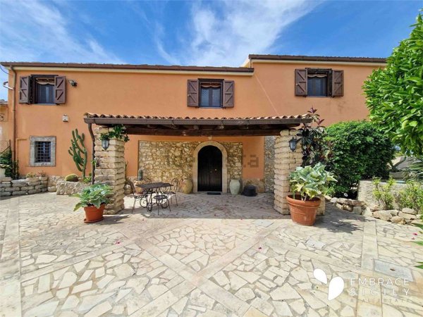 casa indipendente in vendita a Noto in zona Madonna Marina