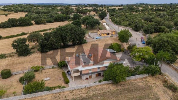 casa indipendente in vendita a Noto in zona Rigolizia