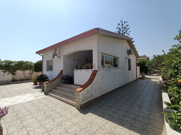 casa indipendente in vendita a Noto in zona Calabernardo