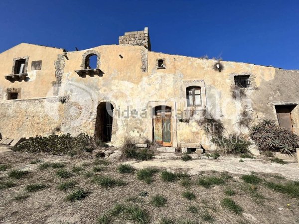 casa indipendente in vendita a Noto in zona Madonna Marina