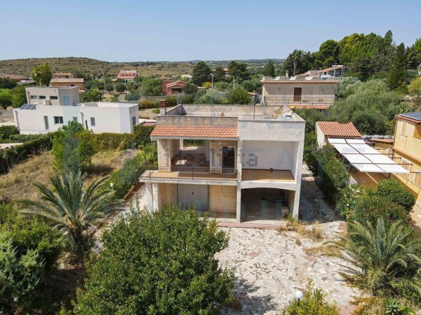 casa indipendente in vendita a Noto in zona Madonna Marina