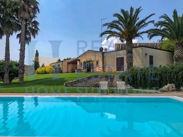 casa indipendente in vendita a Noto
