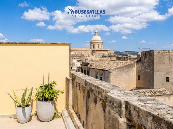 casa indipendente in vendita a Noto
