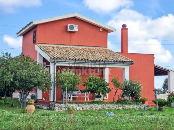 casa indipendente in vendita a Noto