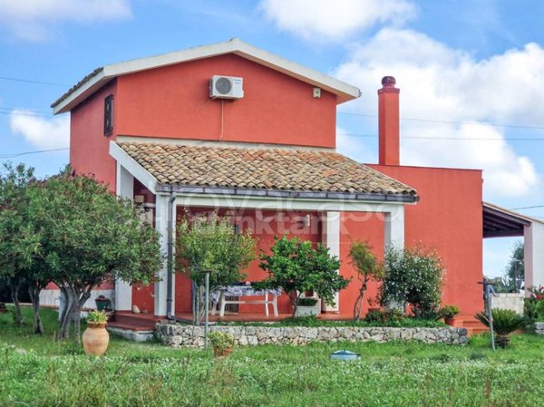casa indipendente in vendita a Noto