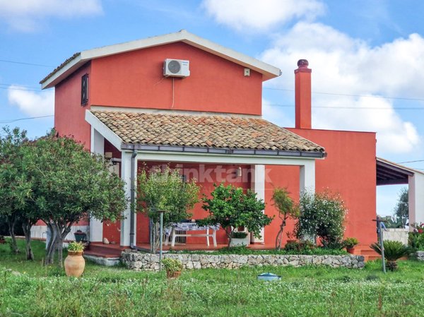 casa indipendente in vendita a Noto