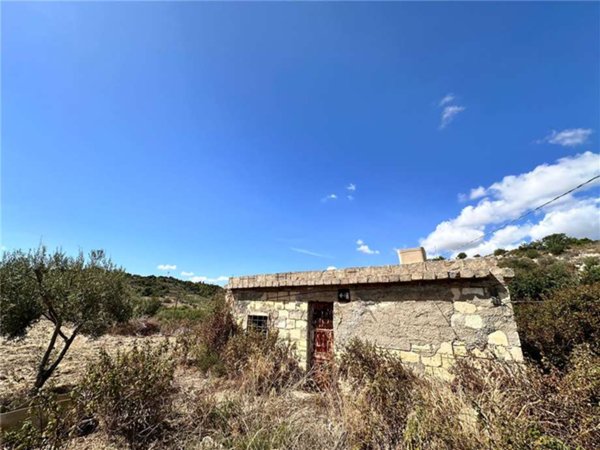 locale di sgombero in vendita a Noto