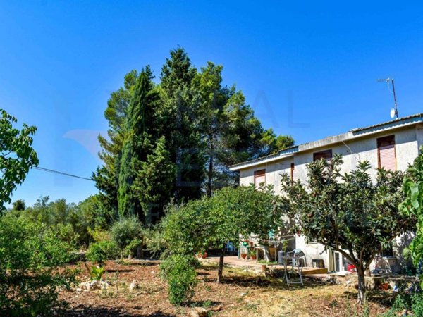 casa indipendente in vendita a Noto