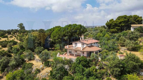 casa indipendente in vendita a Noto