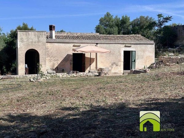 casa indipendente in vendita a Noto
