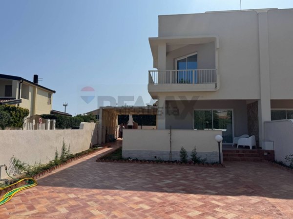 casa indipendente in vendita a Noto in zona San Lorenzo