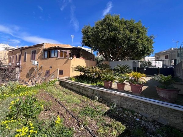 casa indipendente in vendita a Noto in zona Madonna Marina