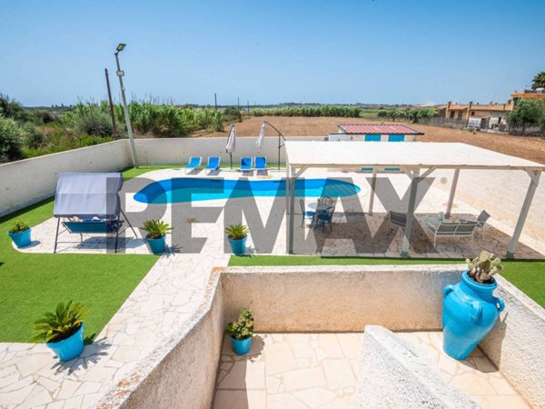 casa indipendente in vendita a Noto