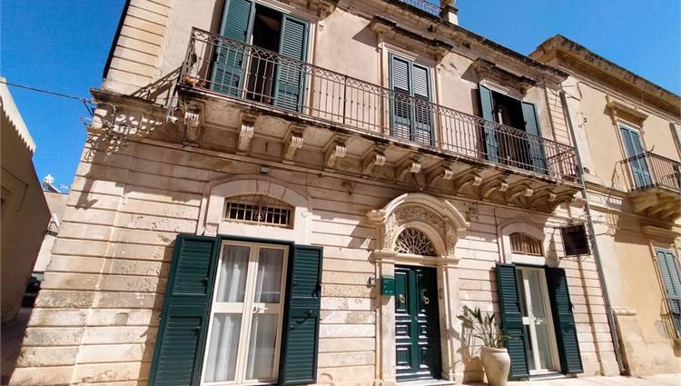 intera palazzina in vendita a Noto