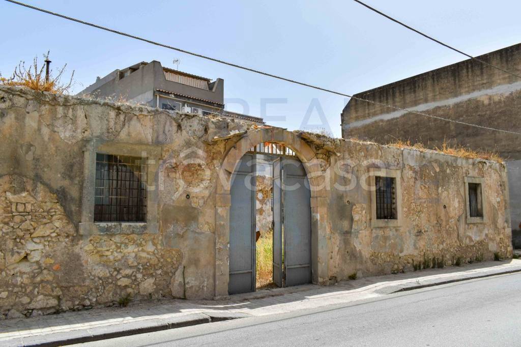 casa indipendente in vendita a Noto