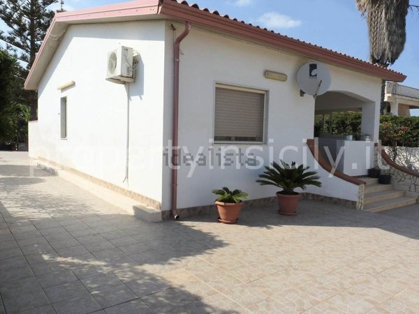 casa indipendente in vendita a Noto in zona Calabernardo
