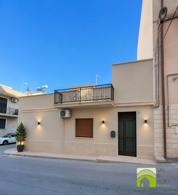 casa indipendente in vendita a Noto in zona Madonna Marina